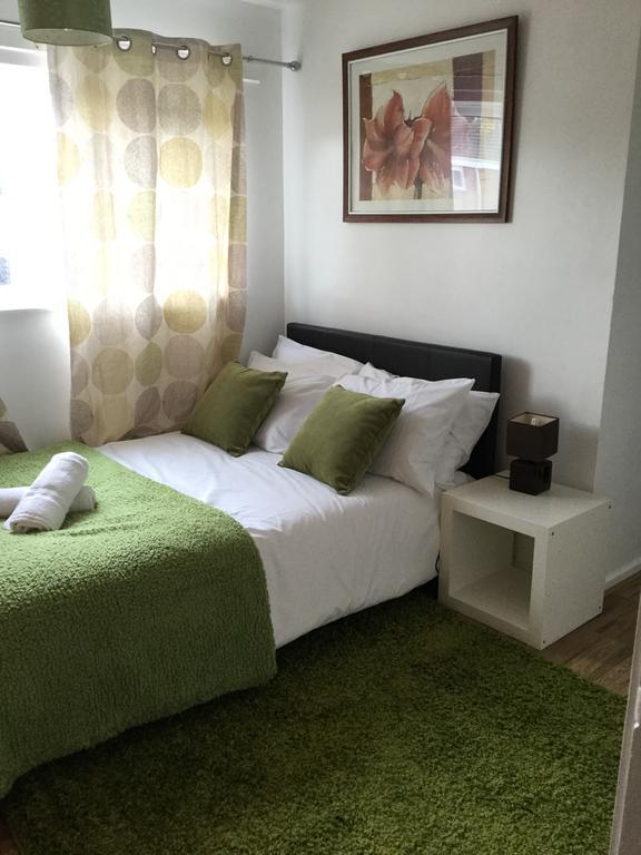 4 Bed House Next To Basildon Town Centre Villa Exteriör bild