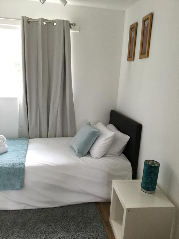 4 Bed House Next To Basildon Town Centre Villa Exteriör bild