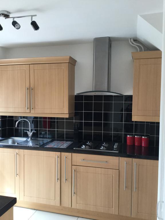 4 Bed House Next To Basildon Town Centre Villa Exteriör bild