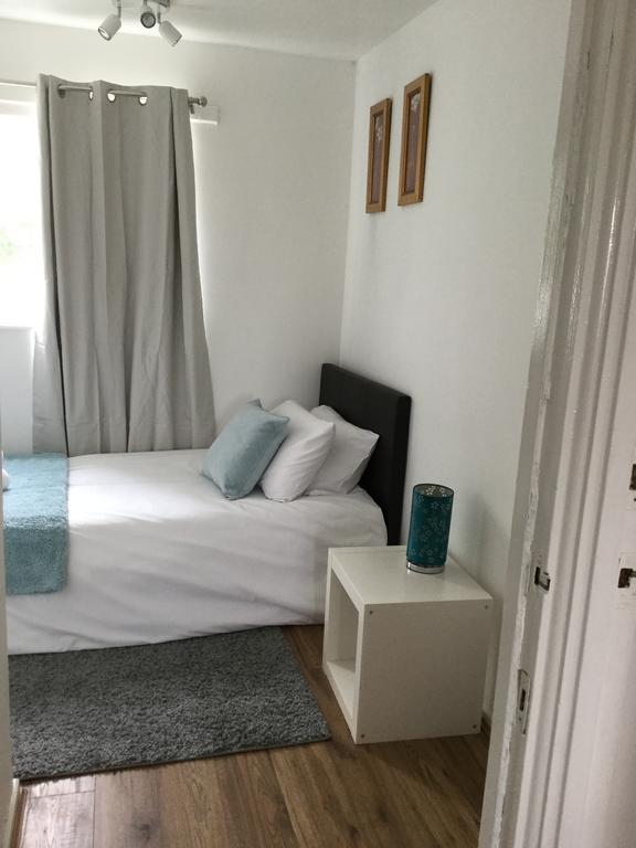 4 Bed House Next To Basildon Town Centre Villa Exteriör bild