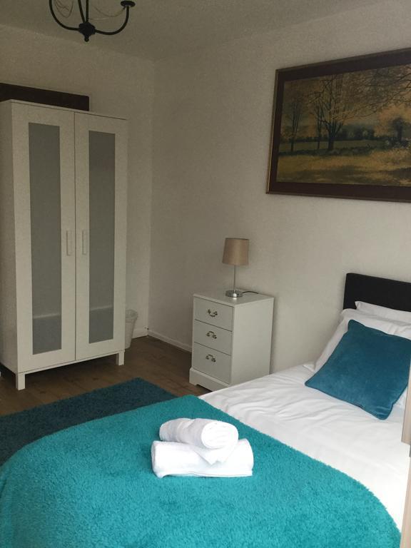4 Bed House Next To Basildon Town Centre Villa Exteriör bild