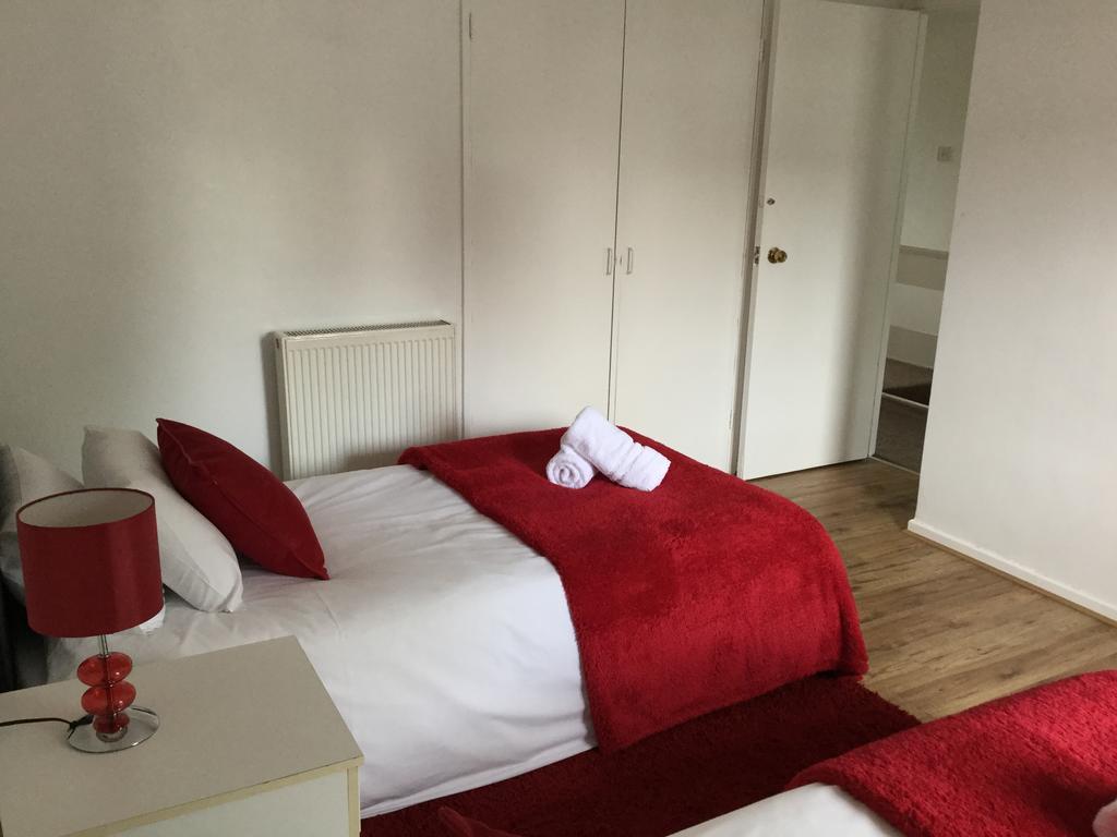 4 Bed House Next To Basildon Town Centre Villa Exteriör bild