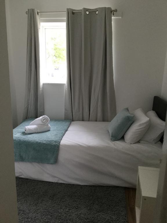 4 Bed House Next To Basildon Town Centre Villa Exteriör bild
